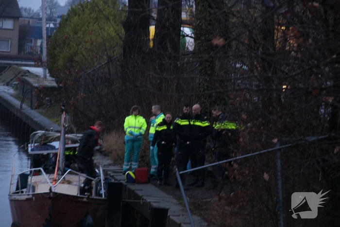 Vrouw onwel geraakt op boot, man wordt agressief