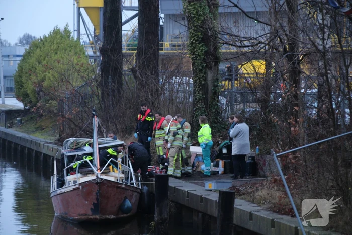 Vrouw onwel geraakt op boot, man wordt agressief
