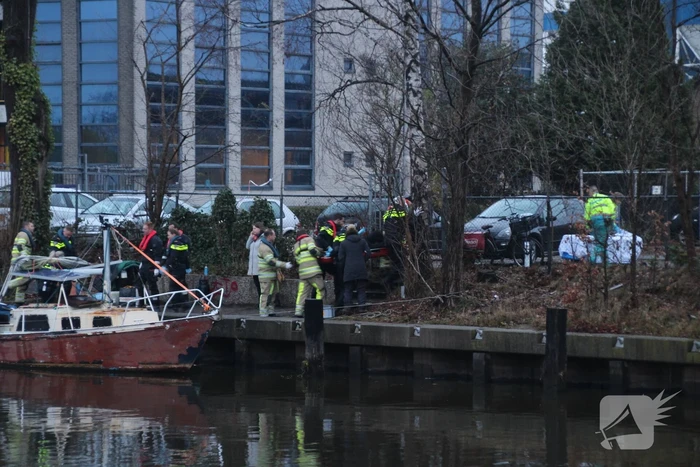 Vrouw onwel geraakt op boot, man wordt agressief