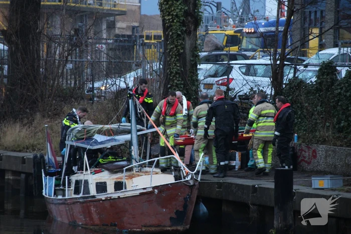 Vrouw onwel geraakt op boot, man wordt agressief