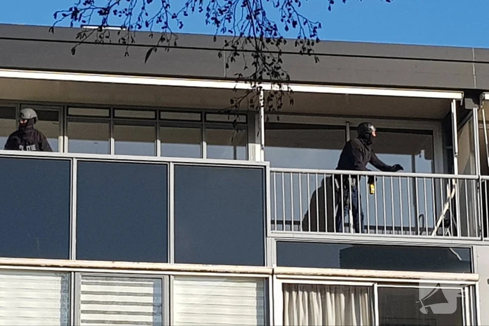 Agressieve man weigert woning te verlaten; arrestatieteam ingezet