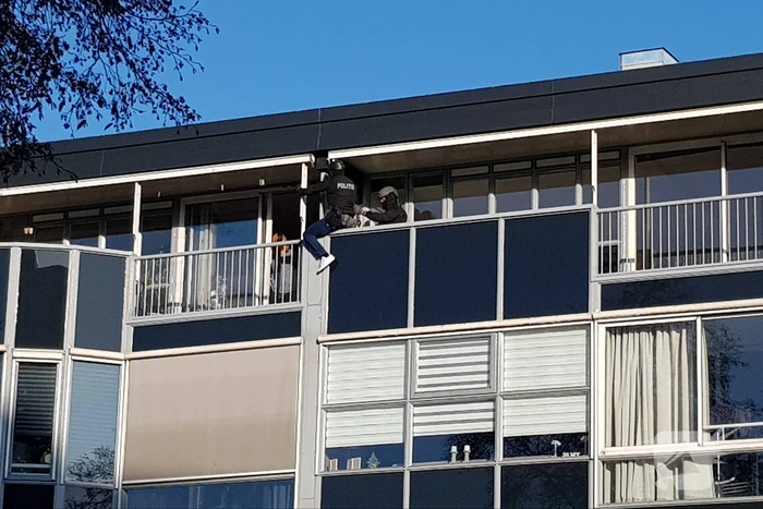 Agressieve man weigert woning te verlaten; arrestatieteam ingezet