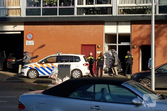 Agressieve man weigert woning te verlaten; arrestatieteam ingezet