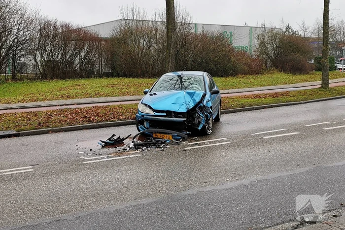 Flinke schade na aanrijding met vrachtwagen