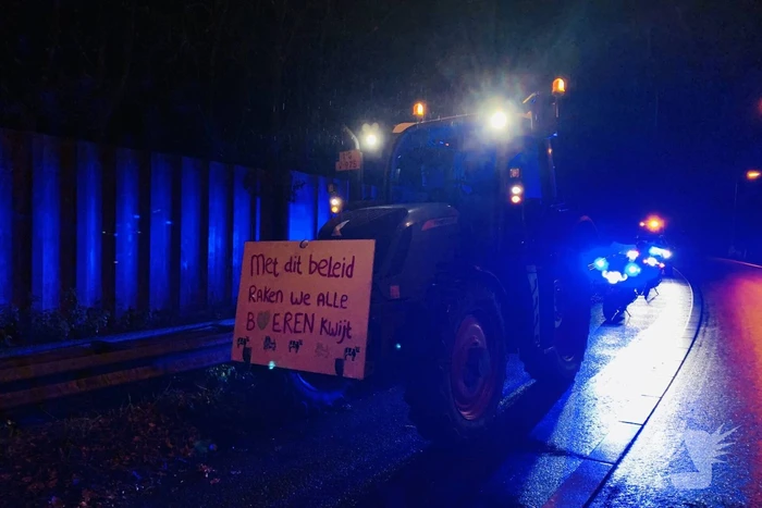 Tractor met pech op snelweg