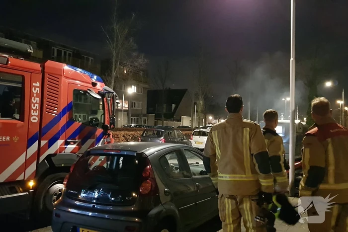 Brandweer blust brand in container