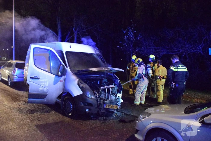Bestelbus verwoest door brand