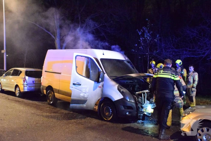 Bestelbus verwoest door brand
