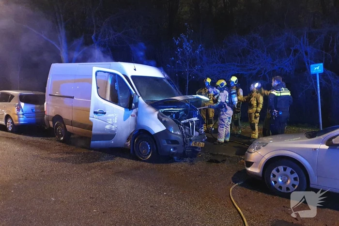 Bestelbus verwoest door brand