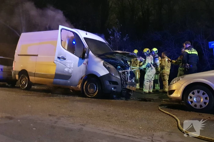 Bestelbus verwoest door brand