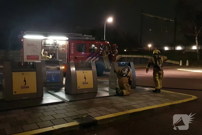 Brandweer druk met containerbrand