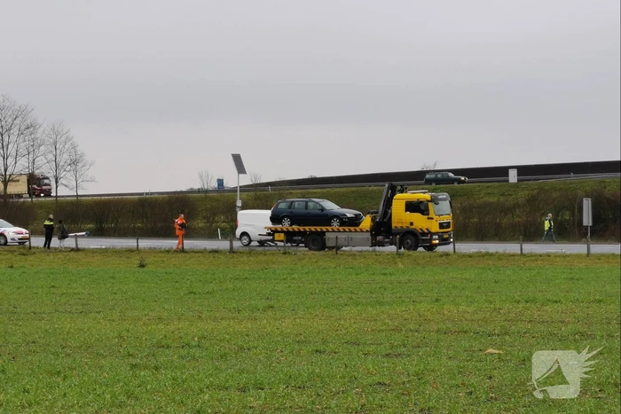 Auto van de weg geraakt op afrit