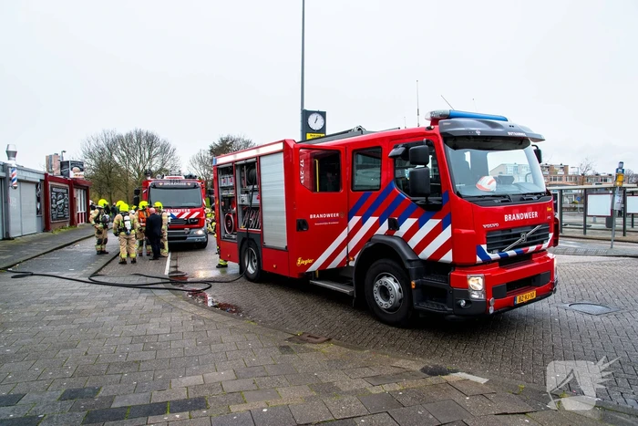 Pand Dierenkliniek Hoogvliet vol rook na brand