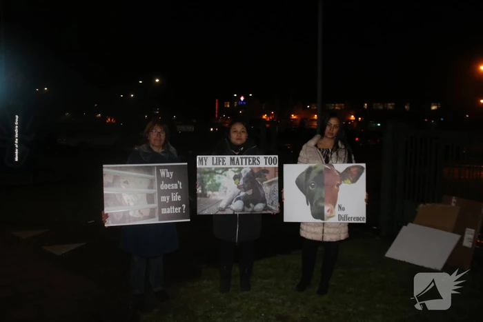 Kleine demonstratie bij Kalfsvleesverwerker Ekro