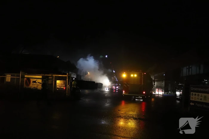 Veel rook bij brand Van Doorn Papier Recycling