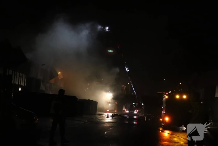 Veel rook bij brand Van Doorn Papier Recycling