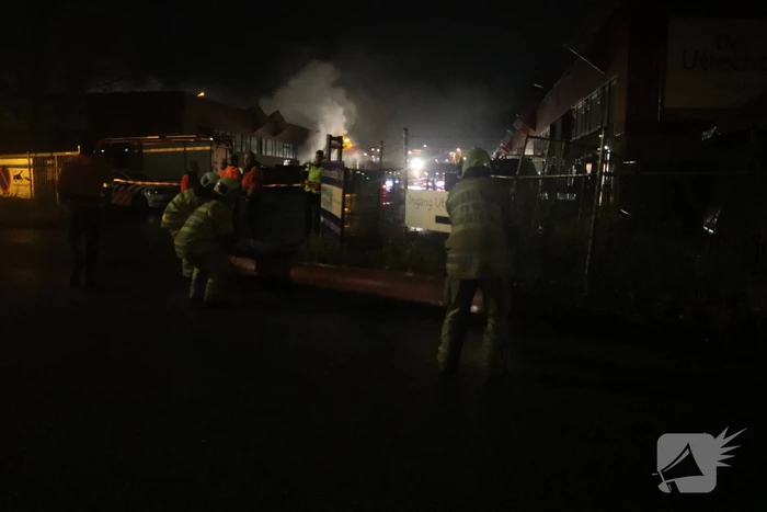 Veel rook bij brand Van Doorn Papier Recycling