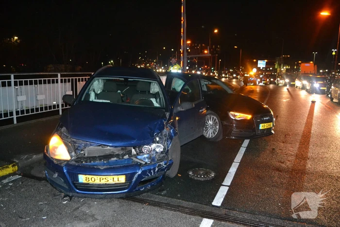 Twee gewonden bij frontale aanrijding op de N206