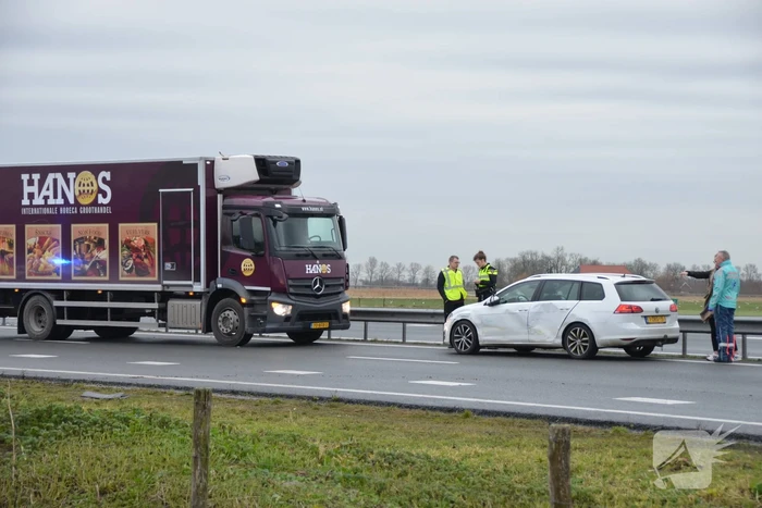 Vrachtwagen botst met personenwagen N31
