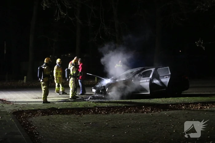 Personenauto verwoest na brand