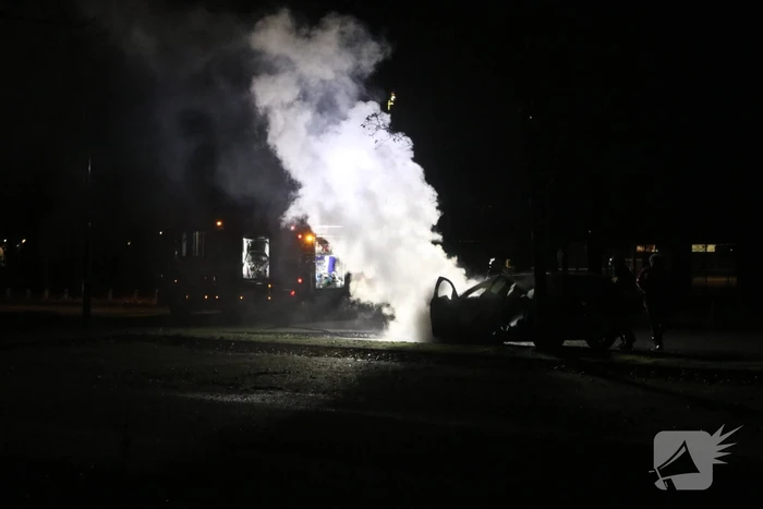Personenauto verwoest na brand