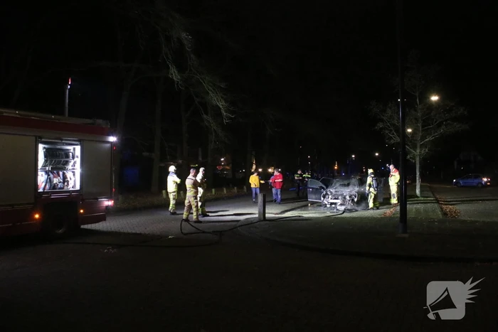 Personenauto verwoest na brand