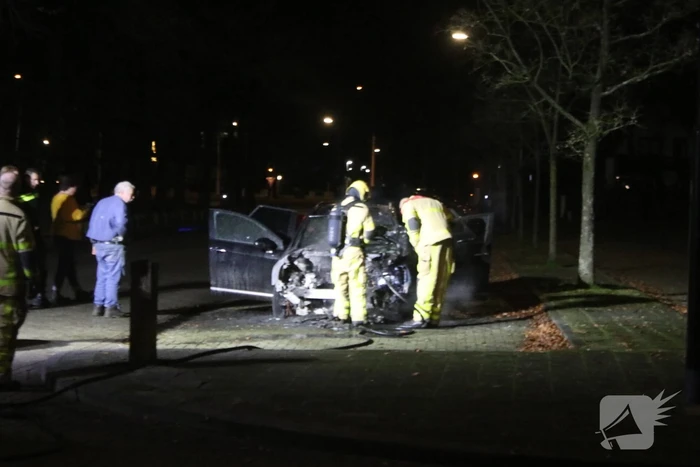 Personenauto verwoest na brand