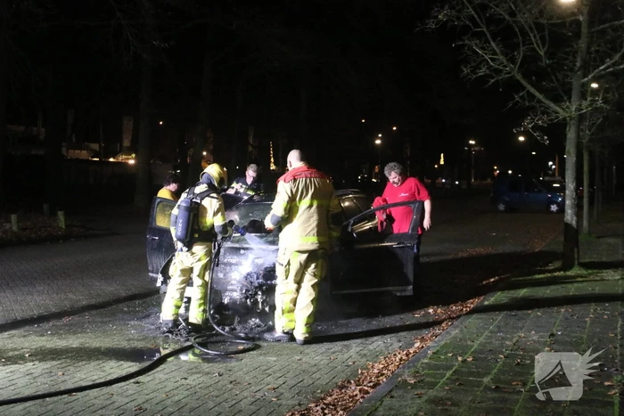 Personenauto verwoest na brand