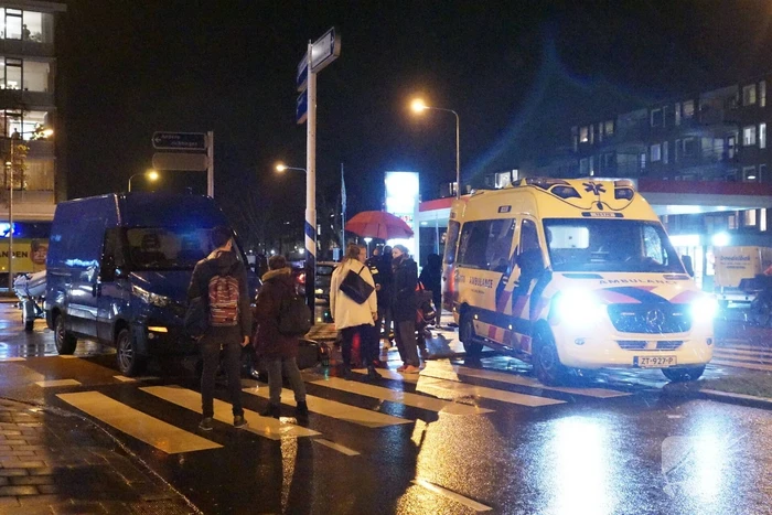 Scooterrijder gewond na aanrijding met bestelbus