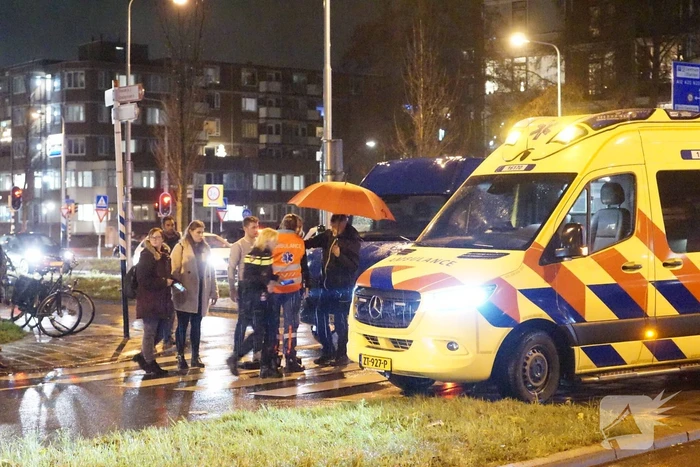 Scooterrijder gewond na aanrijding met bestelbus