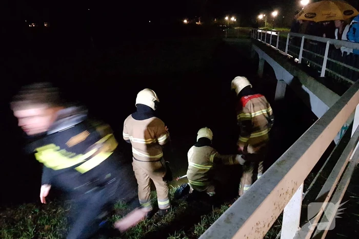 Brandweer ingezet voor lampje in sloot