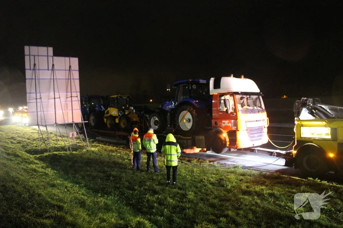 Vrachtwagen met pech blokkeert afrit
