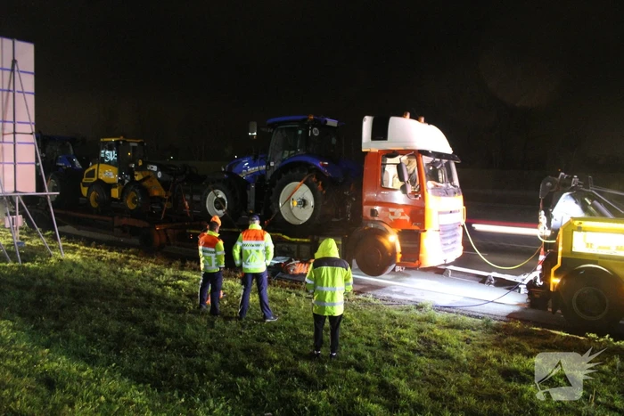 Vrachtwagen met pech blokkeert afrit