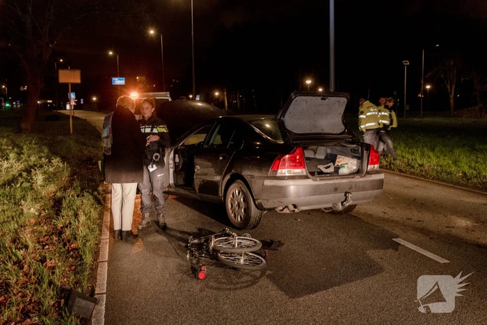 Flinke schade na botsing met lantarenpaal