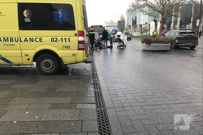 Vrouw gewond na aanrijding met auto