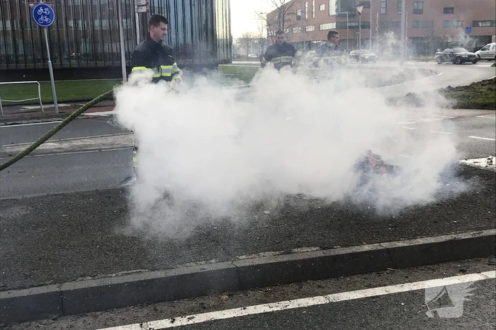 Brandweer blust protestvuur van demonstrerende boeren