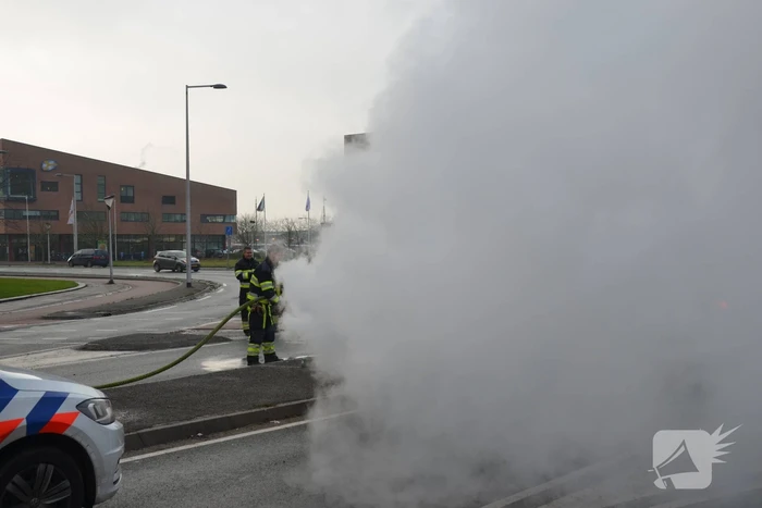 Brandweer blust protestvuur van demonstrerende boeren