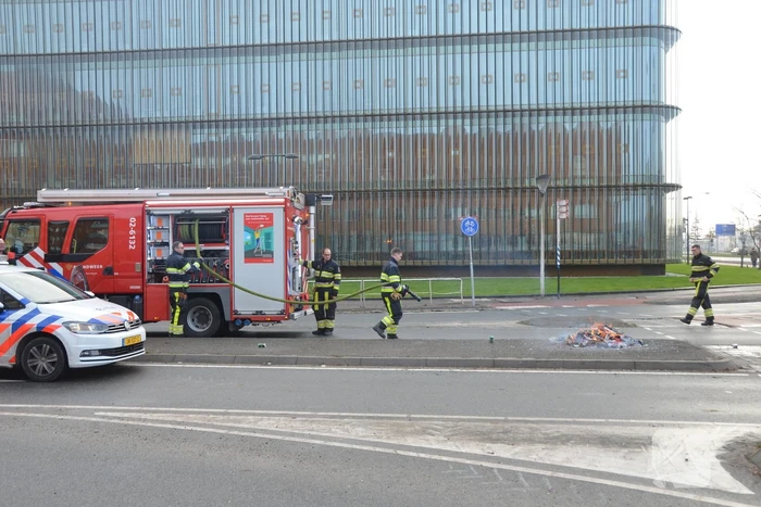 Brandweer blust protestvuur van demonstrerende boeren