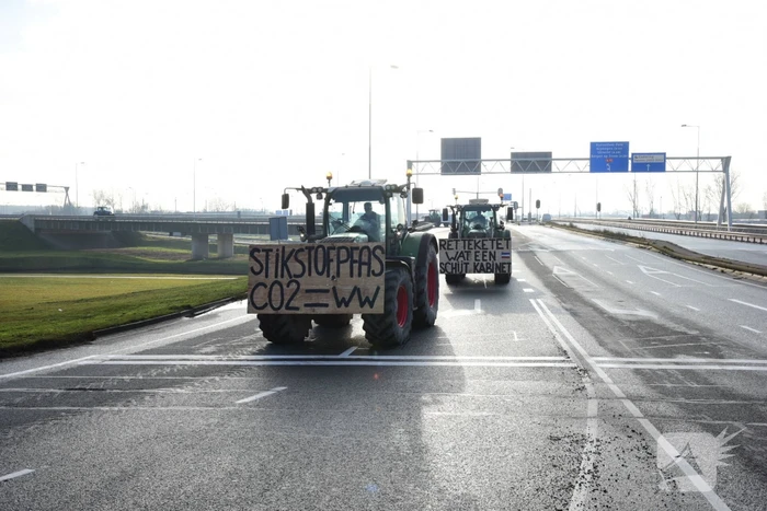 Boerenprotest bij ingang Shell