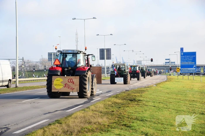 Boerenprotest bij ingang Shell