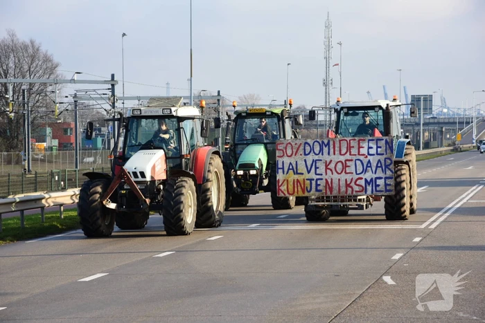 Boerenprotest bij ingang Shell