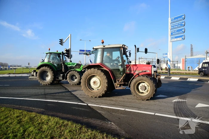 Boerenprotest bij ingang Shell