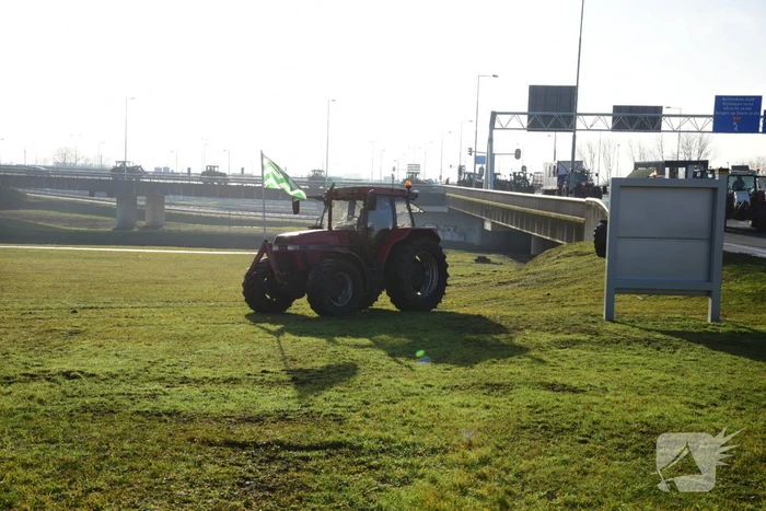 Boerenprotest bij ingang Shell