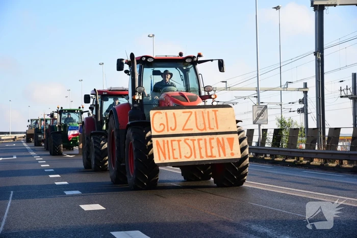 Boerenprotest bij ingang Shell