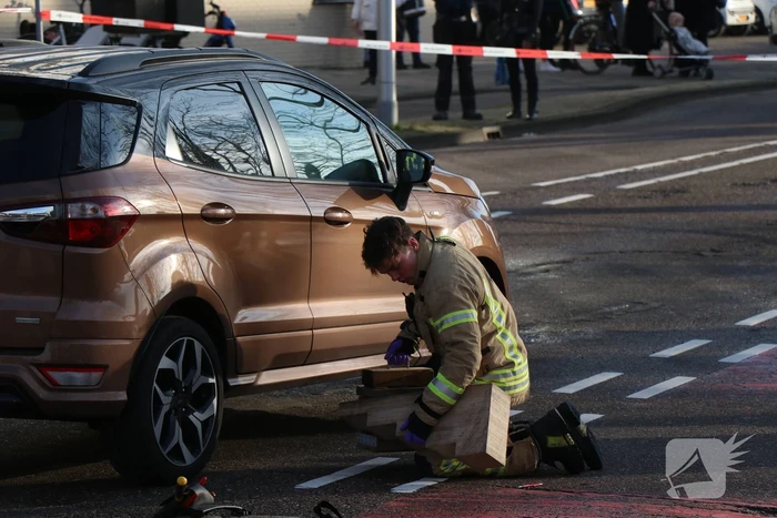 Kind komt onder auto bij aanrijding