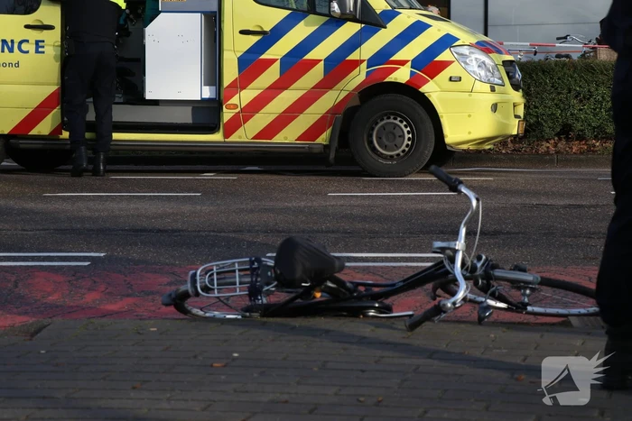 Kind komt onder auto bij aanrijding