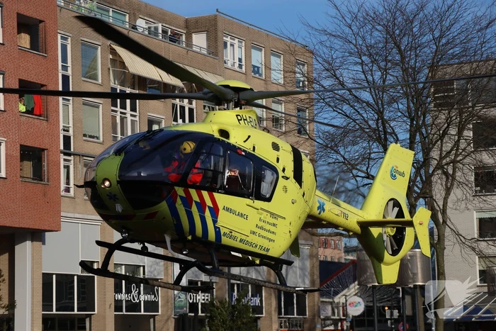 Kind komt onder auto bij aanrijding