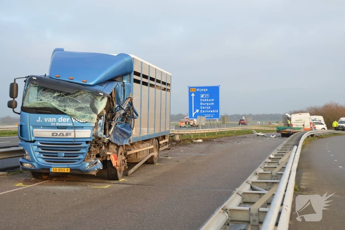 Dode bij ernstig ongeval vrachtwagen en bestelbus Fonejachtbrug
