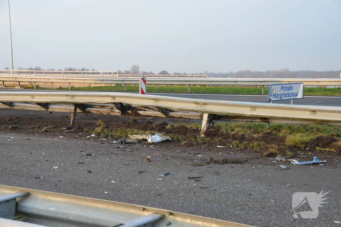 Dode bij ernstig ongeval vrachtwagen en bestelbus Fonejachtbrug