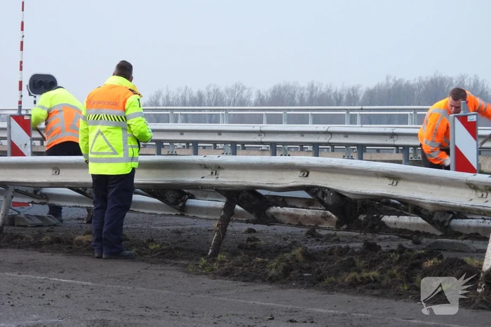 Dode bij ernstig ongeval vrachtwagen en bestelbus Fonejachtbrug